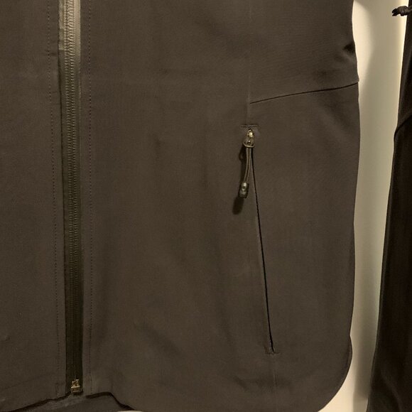 The North Face GoreTex rain jacket - Picture 7 of 7